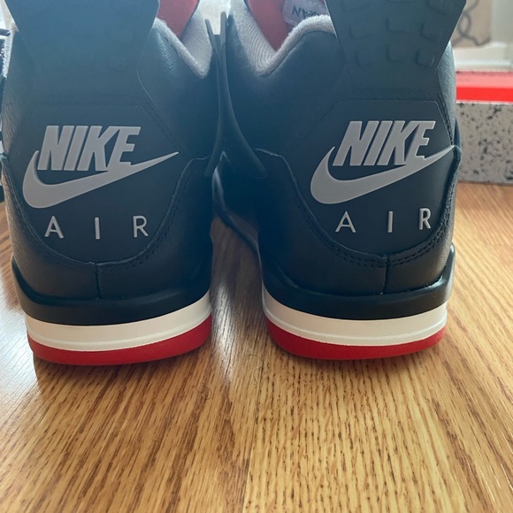 Air Jordan bred 4s - Picture 4 of 9